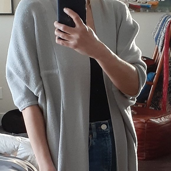 Aritzia Cardigan - Picture 4 of 6